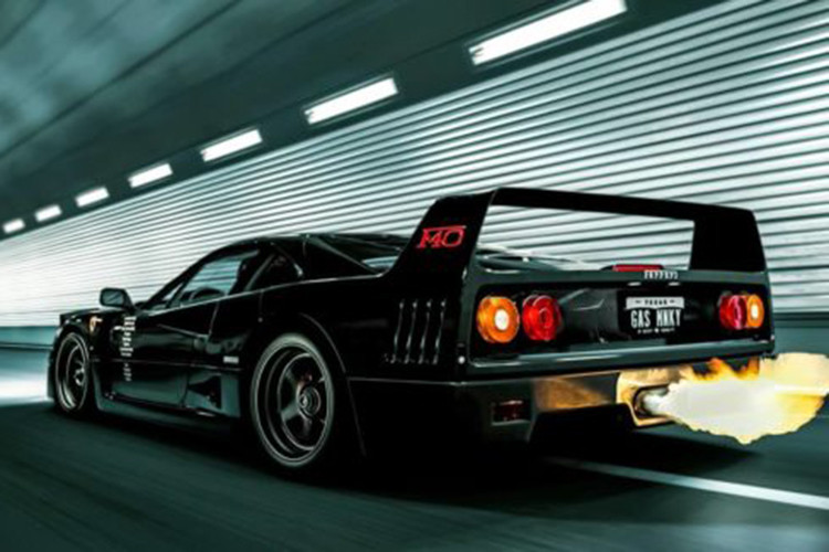 Sau đó, Gas Monkey Garage đã sửa lại chiếc siêu xe này và còn trang bị thêm nhiều đồ chơi khác bao gồm cặp TurboCharger cho động cơ V8 dung tích 2.8 lít của xe. Gói ly hợp Kevlar, ống xả Tubi, giảm xóc có thể điều chỉnh của Penke Racing và bánh xe HRE...