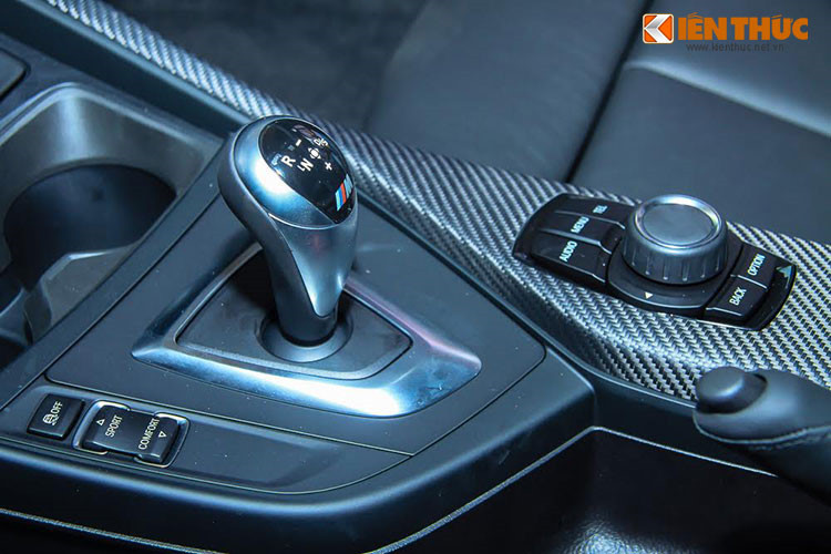 Xe được trang bị động cơ 6 xy-lanh, tăng áp kép, dung tích 3.0 lít, sản sinh công suất tối đa 365 mã lực tại vòng tua máy 6.500 vòng/phút và mô-men xoắn cực đại 465 Nm tại vòng tua máy từ 1.400 đến 5.560 vòng/phút. Kết hợp cùng hộp số tự động 7 cấp ly hợp kép, xe có thể tăng tốc từ 0-100 km/h chỉ trong vòng 4,2 giây, vận tốc tối đa 250 km/h.