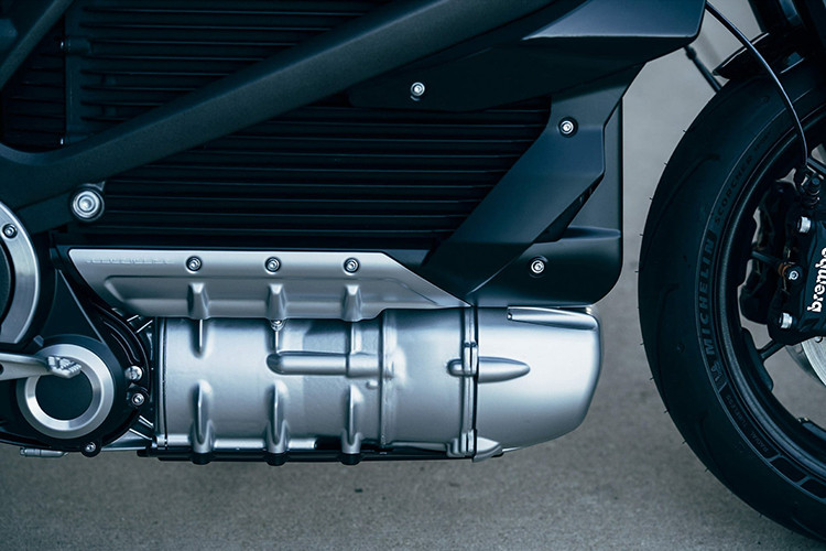 Về hệ thống sác, Harley-Davidson có thể sạc thông qua hệ thống điện của gia đình, mỗi giờ sạc xe ở hệ thống điện này cho phép xe vận hành 21 km. Ổ sạc cấp hai sẽ không có tác dụng tăng thời gian sạc, nhưng ổ sạc cấp 3 của Harley-Davidson sẽ rút ngắn thời gian sạc đáng kể khi có thể sạc đầy pin xe trong vòng 1 giờ đồng hồ.