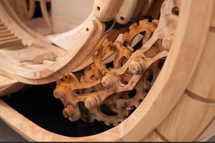 Đây không phải là lần đầu tiên anh Đạo chế tạo xe, trước đó, anh cũng từng chế tạo nhiều chiếc xe dựa trên các mẫu xe thương mại hoặc concept có thật của Audi, Ford hay Rolls-Royce.