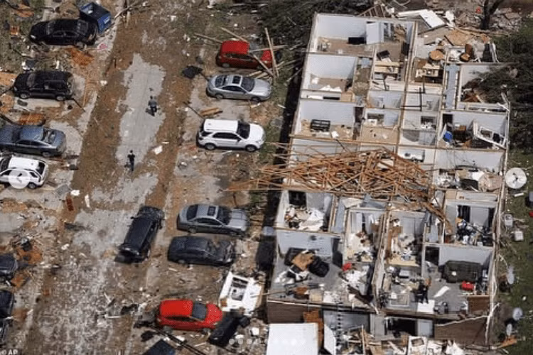 Bang Oklahoma và Missouri của Mỹ từ hôm thứ 2 tới giờ đã phải hứng chịu gần 100 cơn lốc lớn nhỏ khác nhau tàn phá khiến thiệt hại về người và của lớn chưa từng thấy.