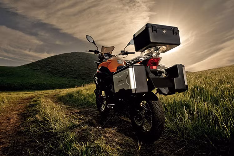 Trọng lượng của BMW GS Adventure “hàng nhái” chỉ rơi vào khoảng 165 kg trong khi chiều cao yên là 795 mm.