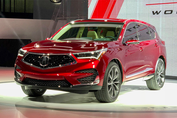 Tại thị trường Mỹ, giá Acura RDX 2019 có mức khoảng 35.670 USD (khoảng 813 triệu đồng). Theo kế hoạch, vào giữa năm nay, Acura sẽ bổ sung các phiên bản kỷ niệm cho RDX. Với RDX 2019, Acura hướng đến các đối thủ nặng ký như Mercedes-Benz GLC, BMW X3, Audi Q5.