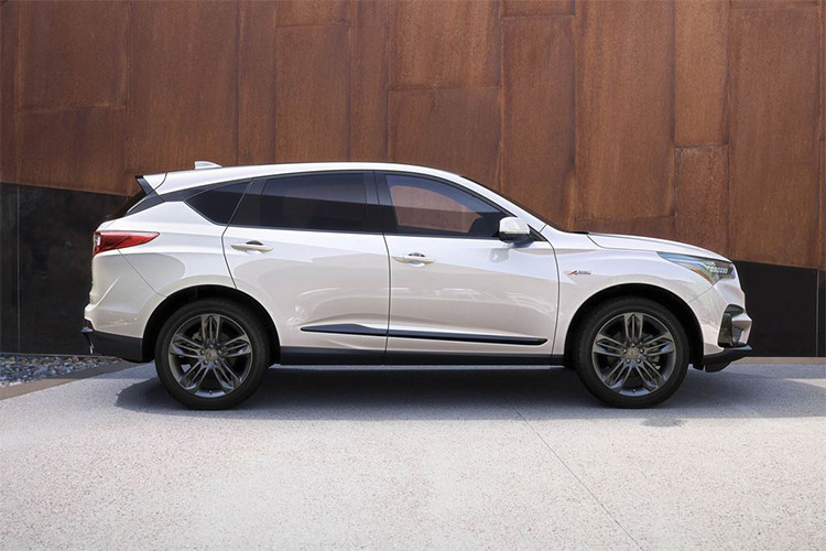 Đồng thời đây cũng là chiếc xe bán chạy hàng đầu của nhà sản xuất ôtô Honda và thương hiệu xe sang Acura. Thực tế, doanh số của RDX luôn vượt mốc 50.000 xe mỗi năm trong 3 năm qua, hơn hẳn các đối thủ.