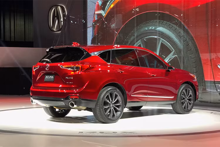 Khối động cơ này đi kèm hộp số tự động 10 cấp lần đầu trong phân khúc, giúp RDX phiên bản 2019 trở thành thế hệ xe SUV nhanh nhất và cảm giác lái tốt nhất từ trước tới nay của nhà sản xuất xe hơi Honda.