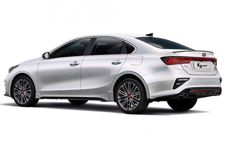 Ngoài ra, xe còn được trang bị hệ thống lái và hệ thống treo thể thao hơn so với trước đây. Trong đó, hệ thống treo sau là loại đa liên kết. Lực hãm của xe bắt nguồn từ phanh đĩa cỡ lớn hơn ở trên bánh trước. 