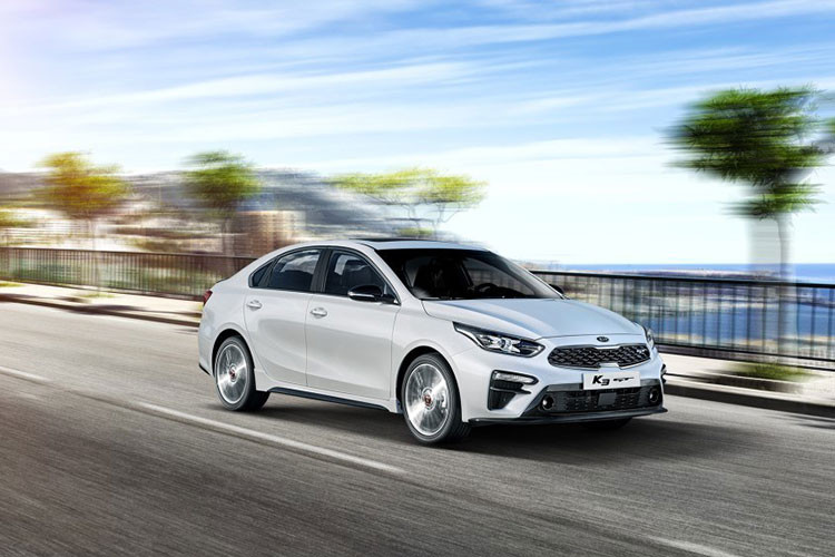 Tại thị trường Hàn Quốc, giá xe Kia K3 GT Sedan 2019 sẽ được bán khởi điểm từ 19,3 triệu Won (khoảng 17.100 USD hay 398 triệu đồng).