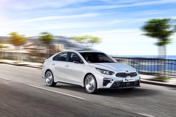 Tại thị trường Hàn Quốc, giá xe Kia K3 GT Sedan 2019 sẽ được bán khởi điểm từ 19,3 triệu Won (khoảng 17.100 USD hay 398 triệu đồng).