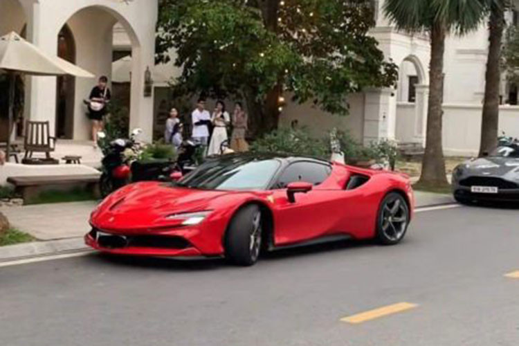 Có thể kể đến những thương hiệu xe nổi bật như: Ferrari, Lamborghini, McLaren, Rolls-Royce và Aston Martin. Theo ước tính, giá trị của dàn xe rước dâu vài trăm tỷ đồng. 