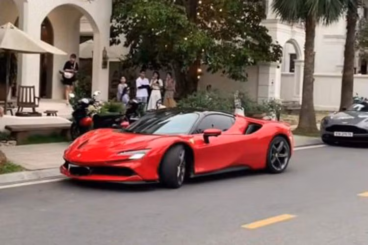 Có thể kể đến những thương hiệu xe nổi bật như: Ferrari, Lamborghini, McLaren, Rolls-Royce và Aston Martin. Theo ước tính, giá trị của dàn xe rước dâu vài trăm tỷ đồng. 