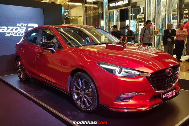 Khi mua mẫu xe Mazda3 Speed thể thao này, các khách hàng tại thị trường Indonesia cũng có thể chọn những màu sơn ngoại thất như trắng Snowflake White, trắng Pearl Mica, đen Black Mica Jet, xám Metallic Gray Machine và đỏ Soul Red Crystal Metallic.