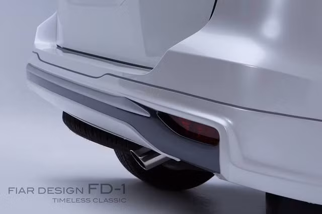 Tại Việt Nam, Toyota Fortuner 2017 có 2 tùy chọn động cơ khác nhau. Đầu tiên là động cơ diesel 4 xy-lanh thẳng hàng, tăng áp, dung tích 2,4 lít với công suất tối đa 110 kW tại vòng tua máy 3.400 vòng/phút và mô-men xoắn cực đại 400 Nm tại dải vòng tua từ 1.600 - 2000 vòng/phút. Động cơ kết hợp với hộp số sàn 6 cấp.