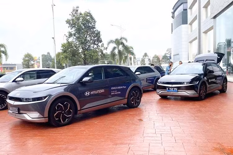 Dan oto dien Hyundai vuot hanh trinh hon 2.700 km den Viet Nam