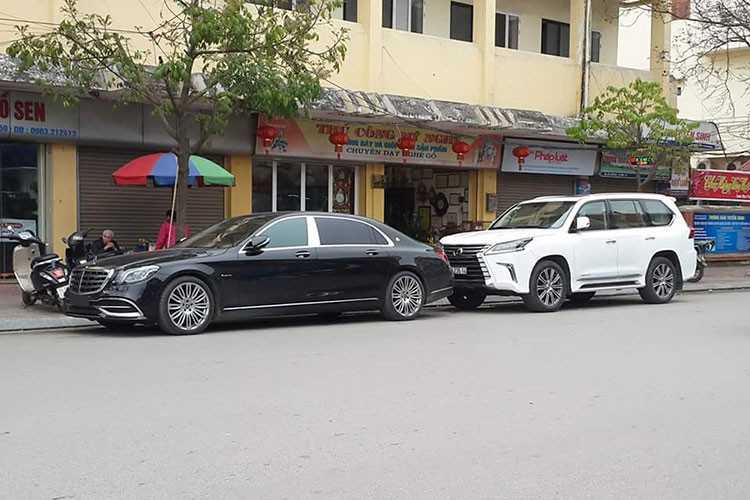 Theo giới thạo tin, chiếc Mercedes-Maybach S450 4Matic 2018 mới "đạp hộp" này được bàn giao cho vị đại gia Hải Phòng vào tuần trước và có giá lăn bánh không dưới 8 tỷ đồng. Đây cũng là chiếc Mercedes-Maybach thế hệ mới đầu tiên có mặt tại thành phố hoa phượng đỏ.