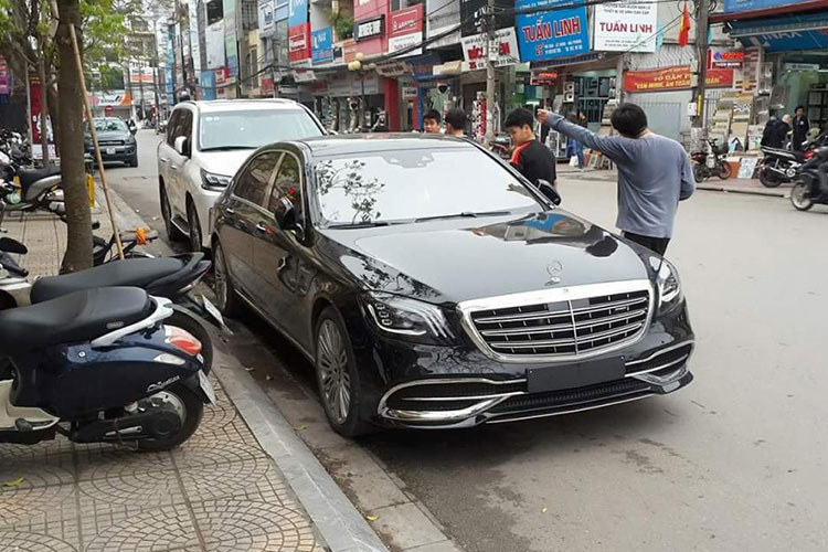 Điểm nhấn của Mercedes-Maybach S450 4Matic phiên bản 2018 là được trang bị động cơ V6 3.0L đạt công suất 367 mã lực tại 5.500-6.000v/ph, mô-men xoắn 500Nm tại 1.800-4.500v/ph. Sức mạnh được truyền tới cả 4 bánh thông qua hộp số tự động 9 cấp 9G-TRONIC, dẫn động cầu sau.