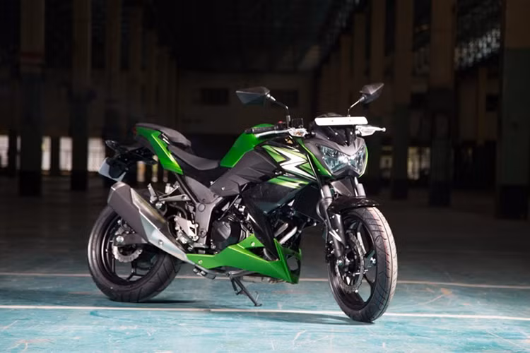 Tại thị trường Ấn Độ, Kawasaki Z250 2017 có giá khởi điểm 309.000 Rupee (tương đương 109 triệu đồng). Tại thị trường Việt Nam, các mẫu xe môtô của hãng Kawasaki đều được phân phối chính hãng, phiên bản Z250 đời 2016 hiện đang được bán ra khoảng hơn 100 triệu đồng.