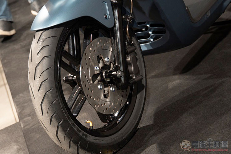 EC-05 sẽ được bán dưới thương hiệu Yamaha thông qua các kênh bán hàng của công ty con Yamaha Motor Đài Loan. Chính vì vậy, EC-05 sẽ có thể sử dụng hơn 1.200 trạm trao đổi pin GoStation được lắp đặt tại Đài Loan bởi Mạng lưới năng lượng Gogoro. Việc sản xuất EC-05 sẽ được thực hiện bởi Gogoro.