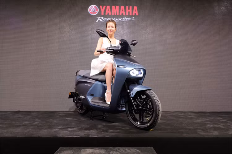 Khi được bán ra vào tháng 8, giá xe Yamaha EC-05 được đề xuất là 99.800 Đài Tệ (tương đương 74,97 triệu đồng). Yamaha tham vọng rằng trong năm đầu tiên mở bán, hãng sẽ giao được 20.000 chiếc EC-05 tới tay khách hàng chỉ tính riêng tại Đài Loan. Hiện chưa biết mẫu xe ga điện Yamaha mới này có được đưa đến các thị trường khác hay không?