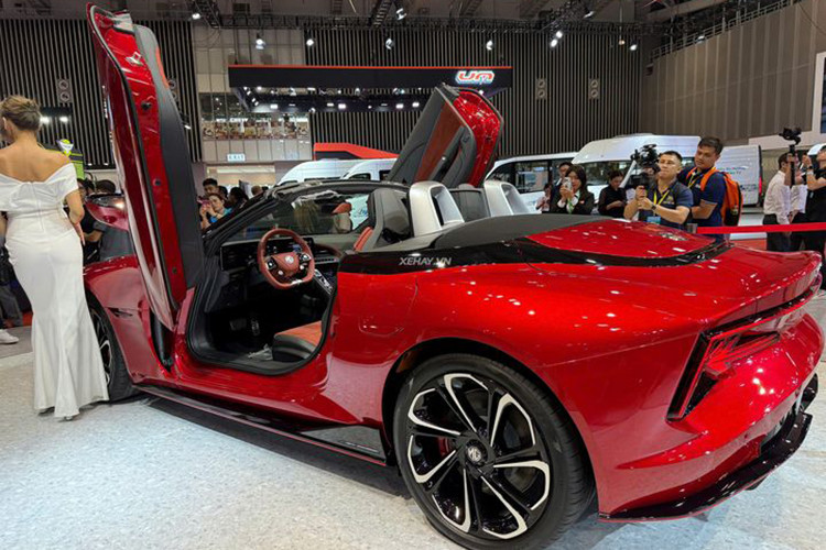 Theo ông Trần Nam Thắng, Phó Tổng Giám đốc SAIC Motor Việt Nam chia sẻ: "Với MG Cyberster, chúng tôi không chỉ mang đến một mẫu xe thể thao điện đỉnh cao mà còn đưa MG tiến sâu hơn vào kỷ nguyên xe điện. Cyberster đại diện cho tinh thần tiên phong và sự đổi mới của thương hiệu MG".