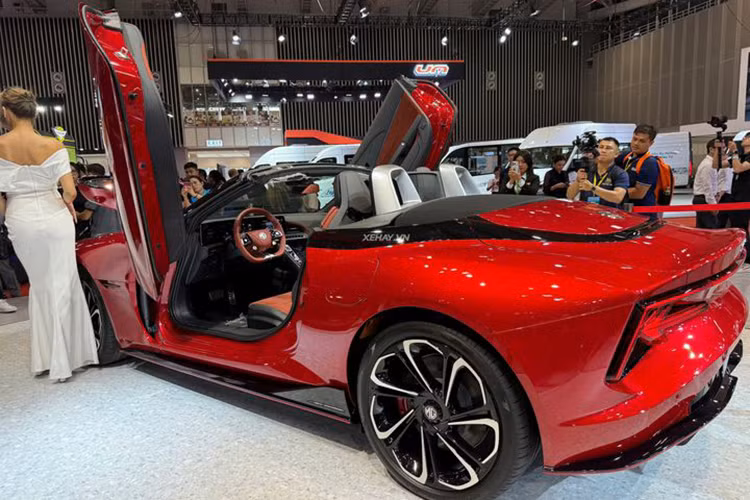 Theo ông Trần Nam Thắng, Phó Tổng Giám đốc SAIC Motor Việt Nam chia sẻ: "Với MG Cyberster, chúng tôi không chỉ mang đến một mẫu xe thể thao điện đỉnh cao mà còn đưa MG tiến sâu hơn vào kỷ nguyên xe điện. Cyberster đại diện cho tinh thần tiên phong và sự đổi mới của thương hiệu MG".