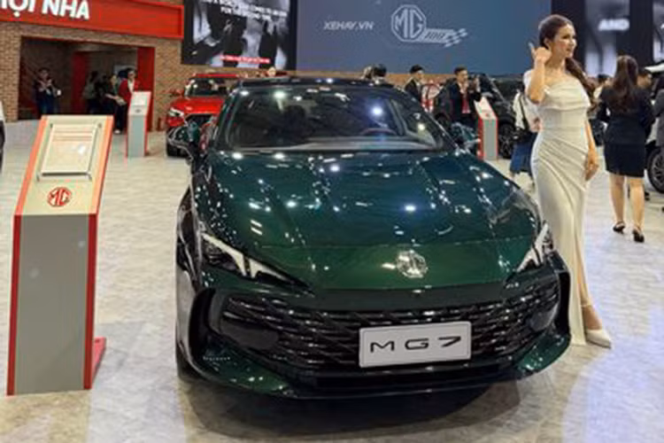 Trong đó có MG7 mới ra mắt tại Việt Nam - mẫu Sedan cỡ D nổi bật trong phân khúc với động cơ 2.0 turbo 227HP, cửa kính không viền thể thao và đuôi lướt gió bán tự động vừa được ra mắt trở thành tâm điểm với màn “tháo rời” độc đáo nhưng vô cùng tinh tế.