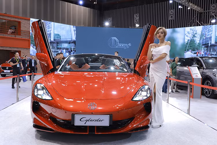 Cũng trong năm đặc biệt kỷ niệm 100th MG này, MG chính thức đạt mốc hơn 1 triệu xe bán ra trên thị trường toàn cầu không bao gồm thị trường Trung Quốc. Đây là một minh chứng cụ thể cho những nỗ lực không ngừng đổi mới để tạo nên trải nghiệm lái tốt nhất cho người dùng. Tại Việt Nam, MG tự tin với doanh số năm 2023 đạt top 10 thị trường. 