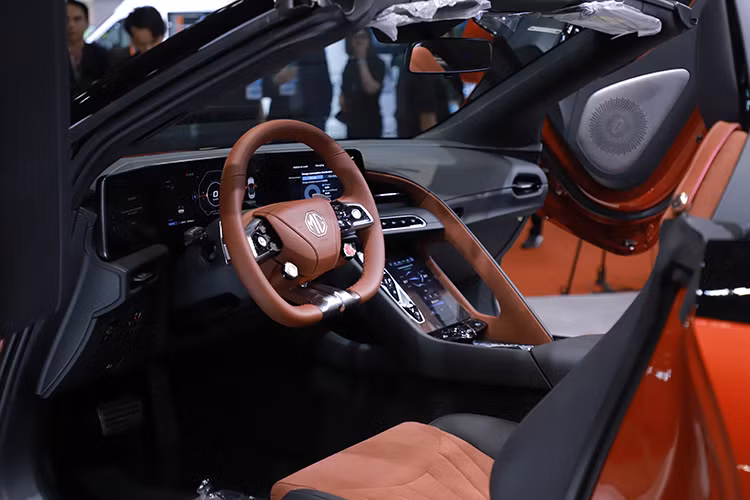 MG Cyberster là mẫu roadster thuần điện 2 chỗ, sử dụng hệ dẫn động 4 bánh với tổng công suất 536hp cho khả năng tăng tốc 0-100km/h trong 3.2s. MG Cyberster hội tụ những giá trị cốt lõi nhất và mang trên mình DNA của MG: Hiệu suất vượt trội, Thiết kế hiện đại, và Công nghệ tiên tiến.