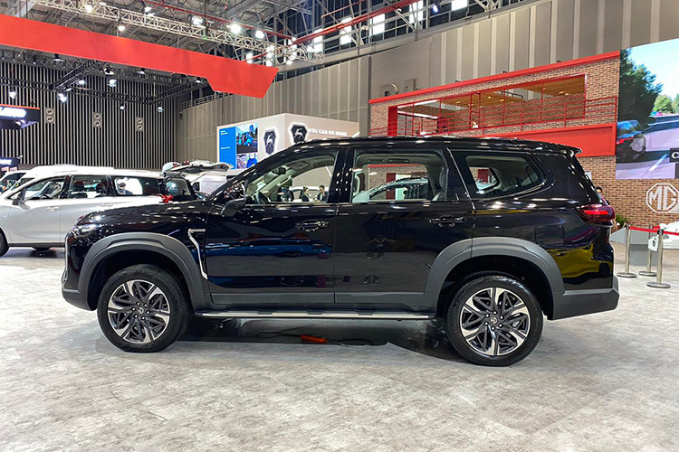 IM LS7 - Intelligent MG: Mẫu MPV thuần điện thông minh cỡ lớn của MG với hệ dẫn động 4 bánh toàn thời gian AWD; công suất lên tới 470HP và Mô-Men xoắn 725Nm cho khả năng tăng tốc từ 0-100Km/s chỉ trong 4.5s trong điều kiện lý tưởng. Các tính năng thông minh khác như đỗ/ra khỏi vị trí đỗ 1 chạm; ADAS; nội thất hiện đại...