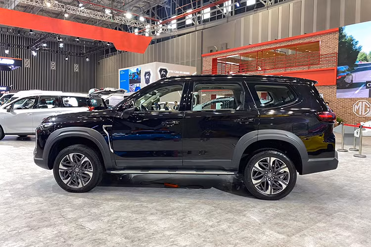 IM LS7 - Intelligent MG: Mẫu MPV thuần điện thông minh cỡ lớn của MG với hệ dẫn động 4 bánh toàn thời gian AWD; công suất lên tới 470HP và Mô-Men xoắn 725Nm cho khả năng tăng tốc từ 0-100Km/s chỉ trong 4.5s trong điều kiện lý tưởng. Các tính năng thông minh khác như đỗ/ra khỏi vị trí đỗ 1 chạm; ADAS; nội thất hiện đại...