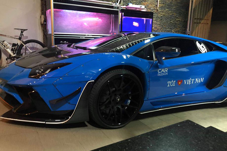Car Passion 2019 năm nay có sự tham gia của rất nhiều siêu phẩm độc nhất vô nhị và không chỉ hiếm có ở Việt Nam mà còn cả trên thế giới. Theo tìm hiểu, siêu phẩm Lamborghini Aventador Liberty Walk Limited Edition 50 cũng sẽ tham dự hành trình lần này. Đây là siêu phẩm được trang bị gói độ Liberty Walk Limited Edition 50 từ Nhật Bản với số lượng giới hạn đúng 50 chiếc trên toàn thế giới.