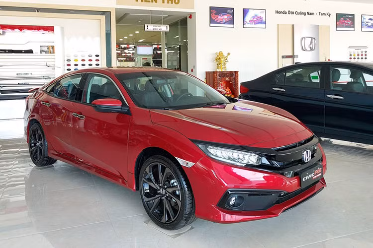 Honda Civic giam toi 150 trieu tai Viet Nam, 