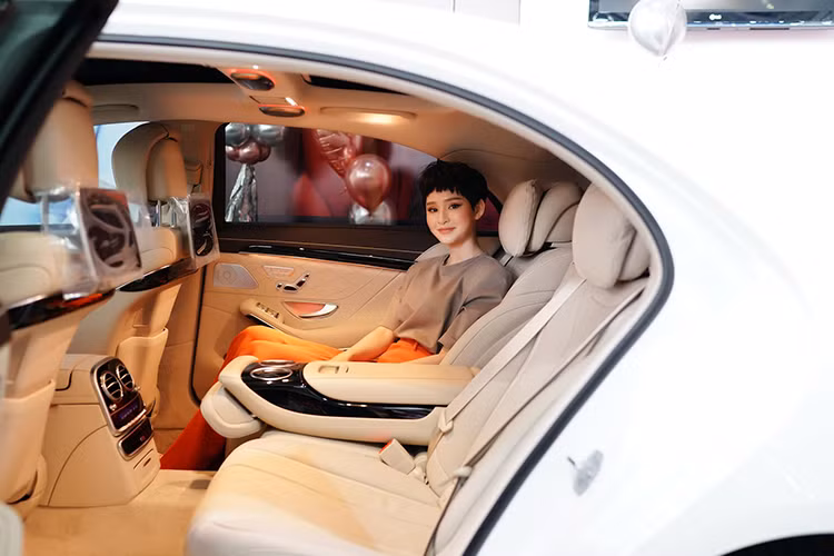 Mẫu xe sang Mercedes-Benz S450L Luxury mới này cũng sở hữu hàng loạt các hệ thống an toàn như: hỗ trợ đỗ xe chủ động, bình chữa cháy, chức năng cảnh báo mất tập trung, chống trượt khi tăng tốc ASR, ổn định thân xe điện tử ESP và hỗ trợ ổn định xe khi gió thổi ngang, camera 360 độ phân giải cao, chức năng cảnh báo Pre- Safe, chống bó cứng phanh ABS, hỗ trợ phanh khẩn cấp. 