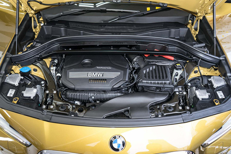 Sức mạnh của khối động cơ được truyền xuống cầu trước (FWD) qua hộp số ly hợp kép 7 cấp. Nhờ đó, xe tăng tốc từ 0 - 100km/h chỉ trong vòng 7,7 giây trước khi đạt tốc độ tối đa 227km/h. Xe có mức tiêu thụ nhiên liệu kết hợp là 5,9 lít/ 100km.