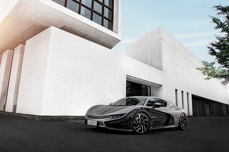 Về mức giá xe Qiantu K50 của phiên bản xe Mỹ hiện chưa được hãng công bố chính thức, tuy nhiên Qiantu K50 có giá khởi điểm 754.300 nhân dân tệ (khoảng hơn 2,5 tỷ Đồng) ở thị trường Trung Quốc.