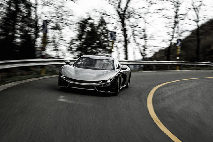 Sau khi ra mắt ở thị trường quê nhà Trung Quốc, mới đây thương hiệu Qiantu Motors đã thông báo kế hoạch kết hợp với Mullen Technologies ở California để bắt đầu chế tạo xe ôtô điện Qiantu K50 tại Mỹ.