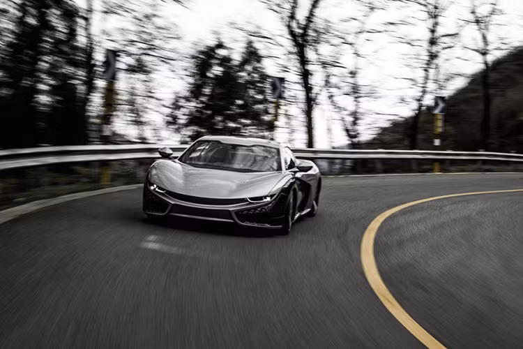 Sau khi ra mắt ở thị trường quê nhà Trung Quốc, mới đây thương hiệu Qiantu Motors đã thông báo kế hoạch kết hợp với Mullen Technologies ở California để bắt đầu chế tạo xe ôtô điện Qiantu K50 tại Mỹ.