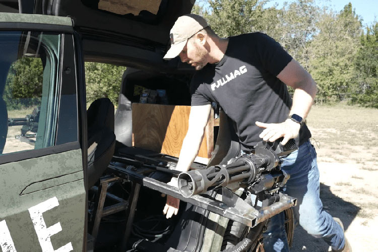 Tesla Model X do sung 6 nong va quay bar pha ca phe doc nhat-Hinh-2