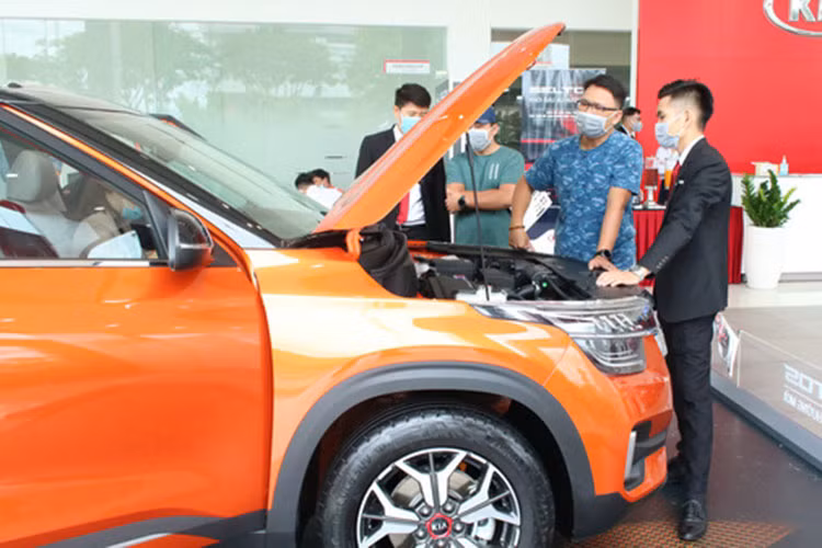 Thi truong oto Viet Nam tiep da lao doc, doanh so giam ky luc