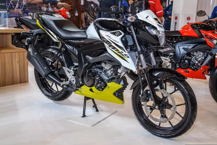 Hiện tại, hãng xe máy Suzuki vẫn chưa công bố giá bán cho mẫu GSX150 Bandit phiên bản 2018. Tuy nhiên, xe sẽ chính thức được mở bán theo hình thức đặt hàng vào cuối tháng này. Tại thị trường Việt Nam, mặc dù chưa có thông tin từ chính hãng, nhưng các đại lý tư nhân đã báo giá mẫu xe này khoảng 80 triệu đồng khi được nhập về.