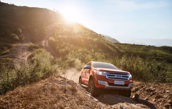 Ford Everest vẫn nhỉnh hơn đối thủ dù khoảng cách này đã dần được thu hẹp khi Toyota Fortuner bước sang thế hệ mới.