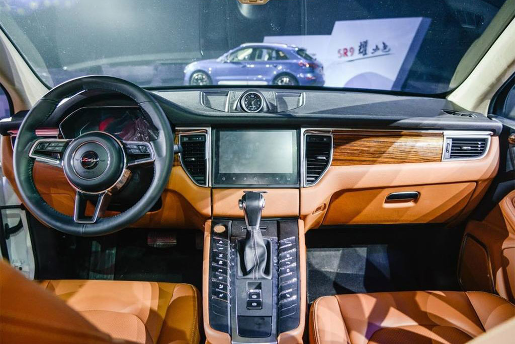 Hiện chưa có hình ảnh bên trong Zotye SR9 2019. Nhiều khả năng thiết kế nội thất của Zotye SR9 2019 cũng vẫn giống xe Porsche như trước đây.