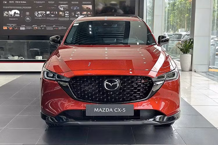 Doanh số bán xe Mazda CX-5 thường xuyên dẫn đầu phân khúc. Chỉ tính riêng 2 tháng đầu năm, Mazda đã bán 1.923 xe CX-5 ra thị trường, giữ khoảng cách khá xa so với hai mẫu xe phía sau là Ford Territory (đạt 1.164 xe). Hyundai Tucson (đạt 894 xe). 