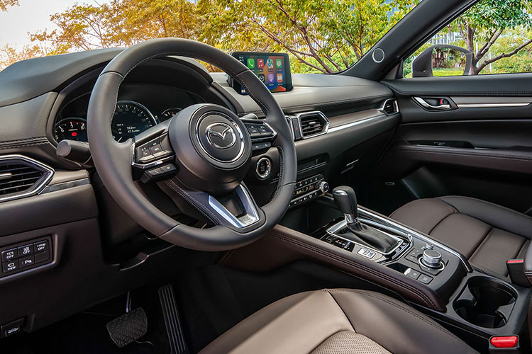 Hiện mẫu xe Haval H6 giảm gần 200 triệu đối với các mẫu xe VIN 2023. Honda CR-V giảm 50-70 triệu đồng xe đời 2024, Mitsubishi Outlander giảm 40-50 triệu.