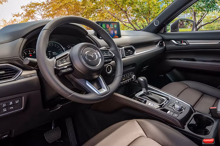 Hiện mẫu xe Haval H6 giảm gần 200 triệu đối với các mẫu xe VIN 2023. Honda CR-V giảm 50-70 triệu đồng xe đời 2024, Mitsubishi Outlander giảm 40-50 triệu.