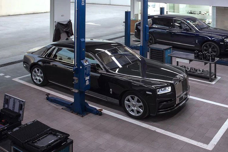 Dòng xe siêu sang Rolls-Royce Phantom thế hệ thứ 8 dù đã được vén màn cách đây 5 năm nhưng vẫn đang nhận được sự quan tâm của không ít đại gia trên thế giới, còn ở Việt Nam, số lượng xe Phantom thế hệ mới ước tính trên 10 chiếc.