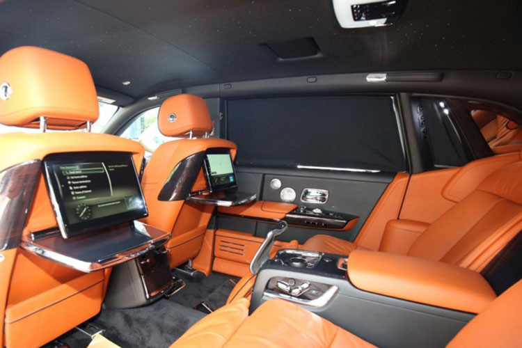 Chiếc xe siêu sang Rolls-Royce Phantom thế hệ thứ 8 của đại gia Vũng Tàu vẫn sử dụng khối động cơ V12, tăng áp kép, dung tích 6.75 lít, tạo ra công suất tối đa 563 mã lực, mạnh hơn 110 mã lực so với thế hệ thứ 7 và mô-men xoắn cực đại đạt 900 Nm.