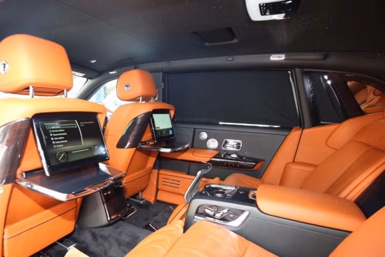 Chiếc xe siêu sang Rolls-Royce Phantom thế hệ thứ 8 của đại gia Vũng Tàu vẫn sử dụng khối động cơ V12, tăng áp kép, dung tích 6.75 lít, tạo ra công suất tối đa 563 mã lực, mạnh hơn 110 mã lực so với thế hệ thứ 7 và mô-men xoắn cực đại đạt 900 Nm.