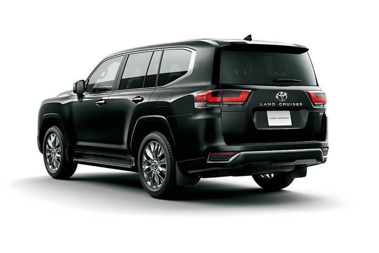 Cộng đồng người hâm mộ Land Cruiser trên toàn cầu, đặc biệt là tại các thị trường trọng điểm như Trung Đông và Đông Nam Á đang rất mong chờ sự xuất hiện của phiên bản facelift này. Những nâng cấp mới không chỉ mang đến trải nghiệm lái hiện đại mà còn giúp Land Cruiser duy trì sức hút trong bối cảnh thị trường SUV ngày càng cạnh tranh.