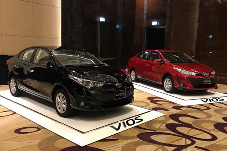 Sẽ có 3 phiên bản Toyota Vios 2018 được bán ra tại Việt Nam, bao gồm; E MT, E CVT và G CVT. Theo một nhân viên bán hàng tại Hà Nội, giá bán dự kiến của Vios mới vào khoảng 520-595 triệu đồng. Xe được lắp ráp trong nước, và đến tay khách hàng vào đầu tháng 8/2018 tới đây.