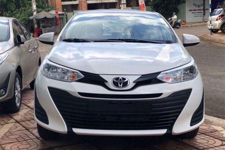 Động cơ Toyota Vios 2018 sẽ giữ nguyên loại 4 xy-lanh, dung tích 1,5 lít, mã 2NR-FE, cho công suất 107 mã lực và mô-men xoắn 140 Nm, kết hợp số sàn 5 cấp hoặc tự động 6 cấp. Đây cũng là động cơ lắp trên xe Yaris sắp ra mắt nhưng mẫu hatchback chỉ sử dụng số tự động.